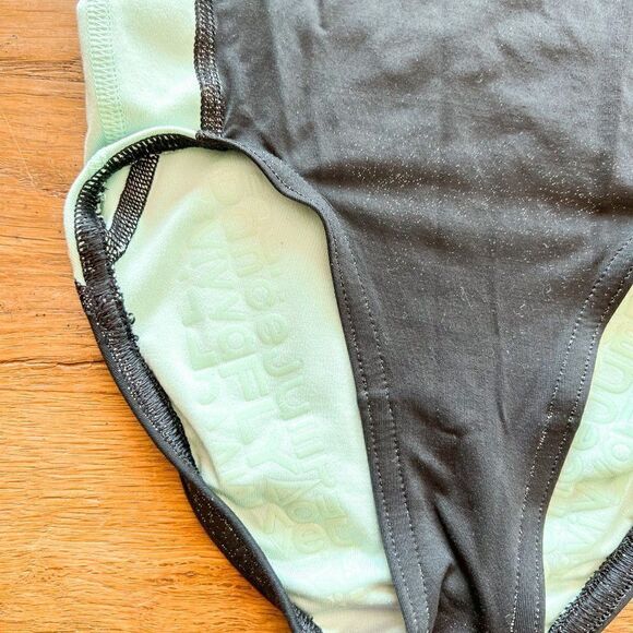 Ivivva Leotard, Size 4 - Picture 4 of 4